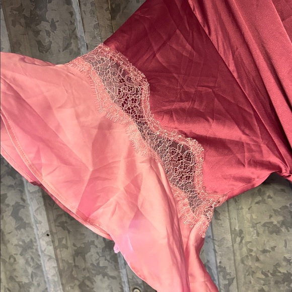 Victoria's Secret Robe in Pink Tones - Picture 3 of 6